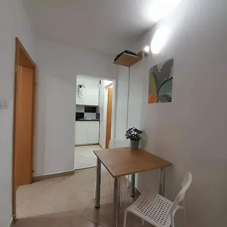 شقة Apartament Familly Hostello - 5 Osobnych Pokoi, Blisko Areny I Lotniska *