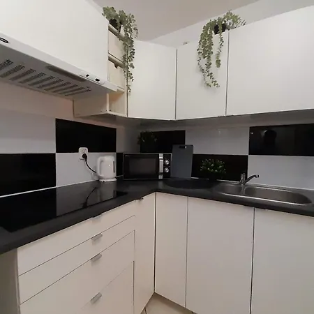 شقة Apartament Familly Hostello - 5 Osobnych Pokoi, Blisko Areny I Lotniska