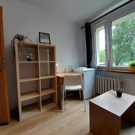 Apartament Familly Hostello - 5 Osobnych Pokoi, Blisko Areny I Lotniska شقة