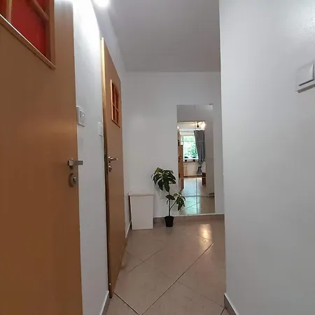 Apartament Familly Hostello - 5 Osobnych Pokoi, Blisko Areny I Lotniska *