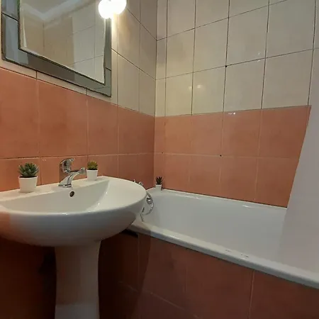 Apartament Familly Hostello - 5 Osobnych Pokoi, Blisko Areny I Lotniska *