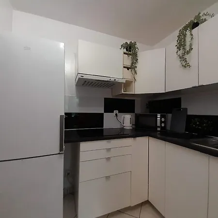 Apartament Familly Hostello - 5 Osobnych Pokoi, Blisko Areny I Lotniska Apartment