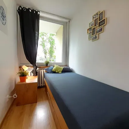Apartment Apartament Familly Hostello - 5 Osobnych Pokoi, Blisko Areny I Lotniska Wroclaw