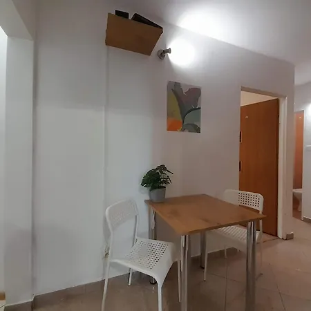 Apartment Apartament Familly Hostello - 5 Osobnych Pokoi, Blisko Areny I Lotniska