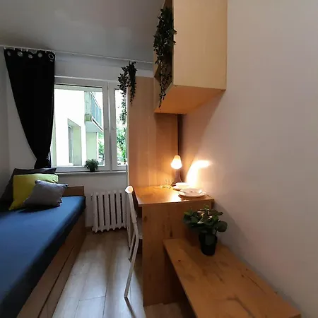 Apartament Familly Hostello - 5 Osobnych Pokoi, Blisko Areny I Lotniska Apartment